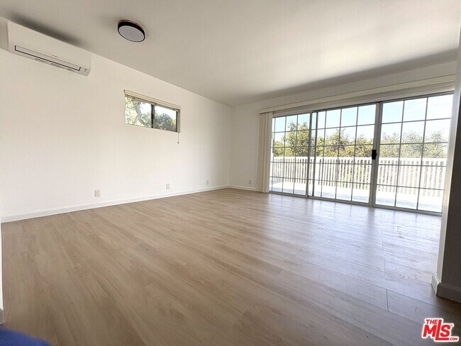Building Photo - 559 Tico Rd
