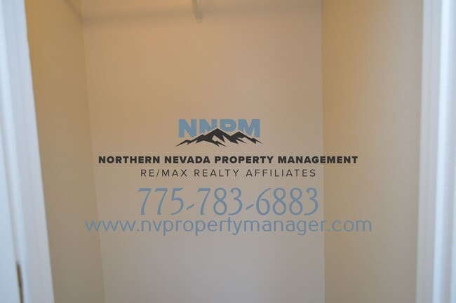 Building Photo - 4 Bed ~ 2 Bath ~ Large Home on Corner lot off of S McCarren in Donner Springs Neighborhood~ FOR RENT