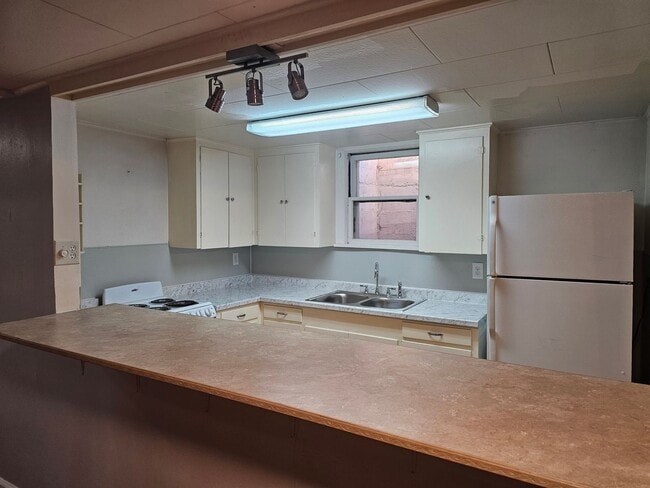 Building Photo - 303KENT