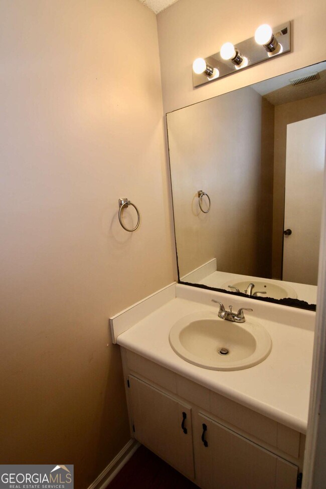 Foto del edificio - 105 Driftwood Ct