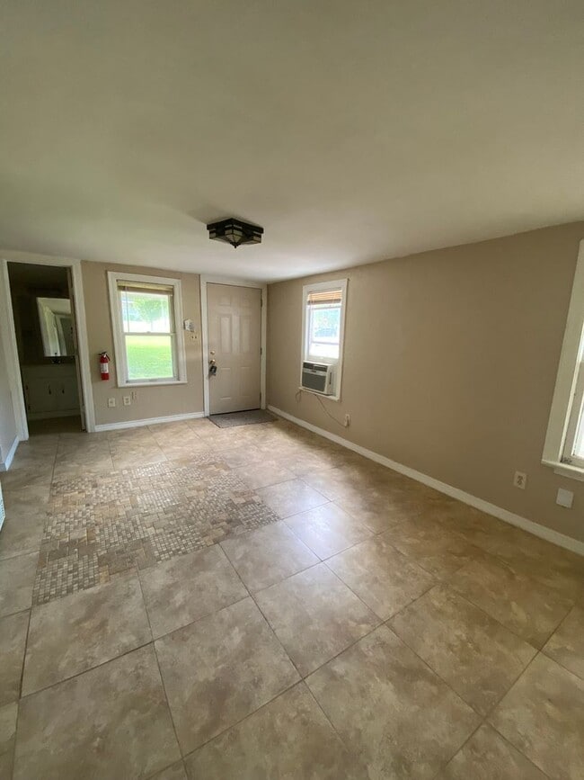 Building Photo - 2 Bed 1 Bath in the University Add Near Pa...