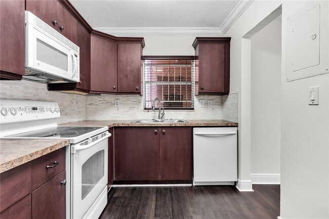 Foto del edificio - 13715 Kendale Lakes Cir