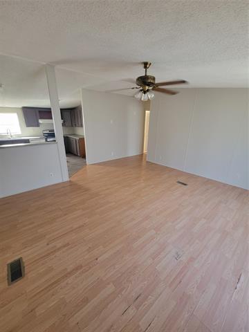 Foto del edificio - 425 Country Living Dr