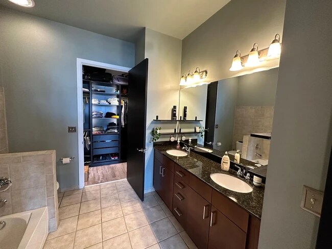 Building Photo - 711 Cosmopolitan Dr NE