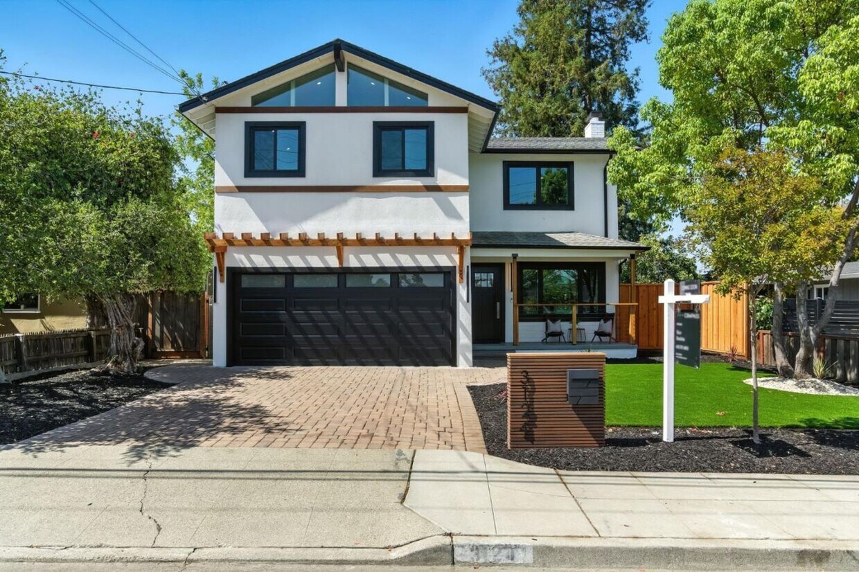 Foto principal - Refined Redwood City Living: Exquisitely R...