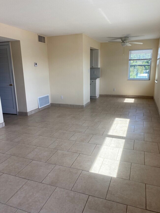 APARTAMENTO 46 - Midway Court Apartments