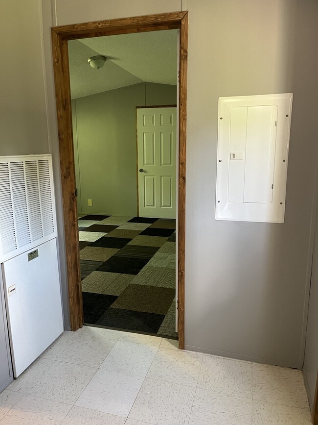 Building Photo - 124 Meadow Ln
