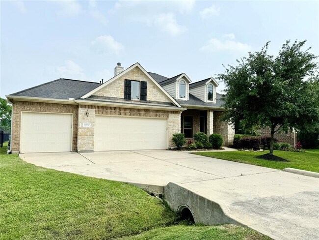 Building Photo - 11011 N Country Club Green Dr