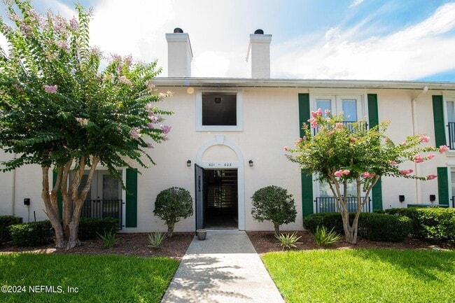 Building Photo - 13715 Richmond Park Dr N