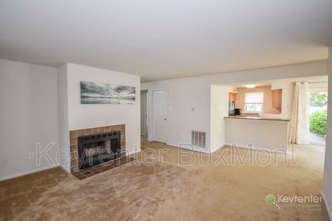 Building Photo - 653A Rose Hollow Dr