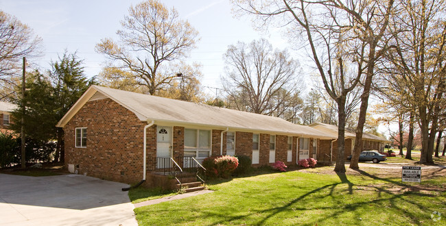 Building Photo - Mitchell Road Duplex Apartments