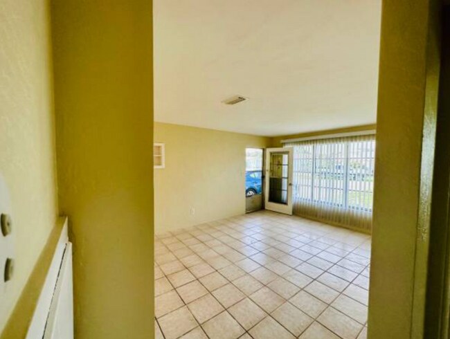 Foto del edificio - 21 Rivershore Dr