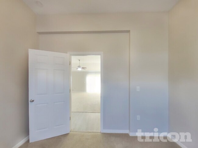 Foto del edificio - 9250 Spider Lily Ln