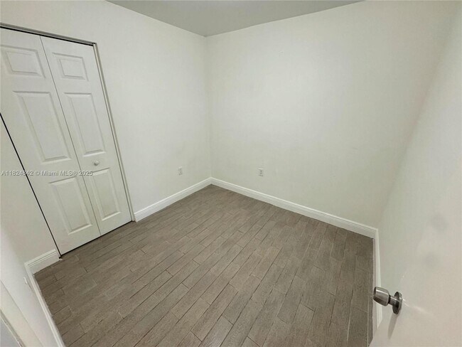 Foto del edificio - 1030 NW 32nd St