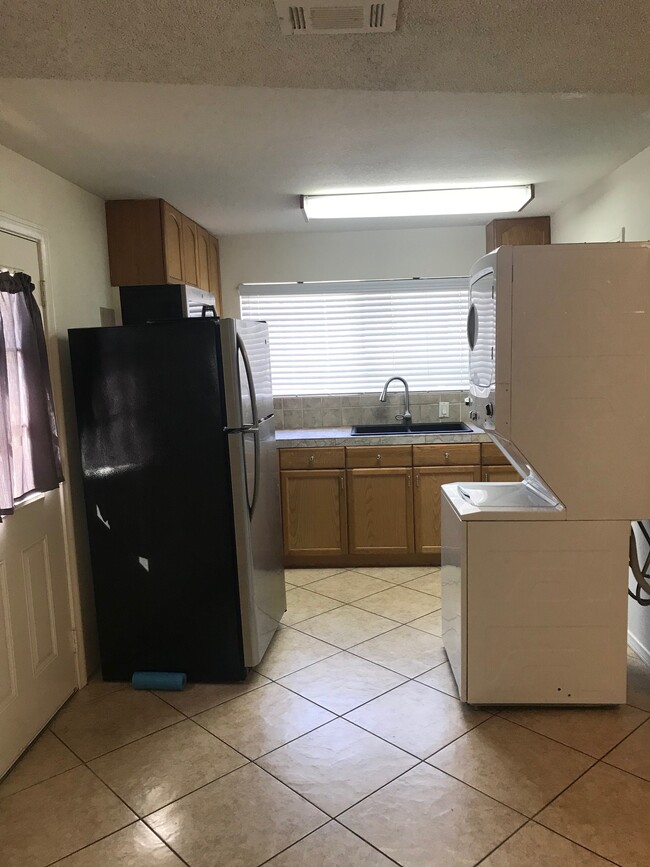 Kitchen, Washer and Dryer - 7160 Grable St