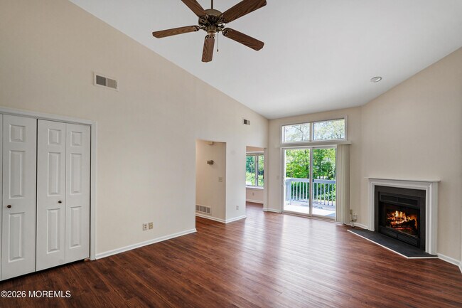 Building Photo - 105 Mt Ln