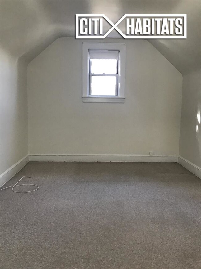 Building Photo - 63-55 Ellwell Crescent