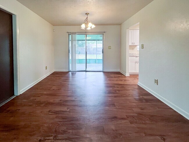 Foto del edificio - 3BR/2BA House in Northwood Pines - availab...