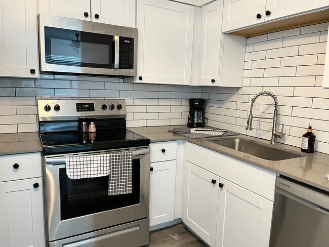 Kitchen - 2201 E Cactus Rd