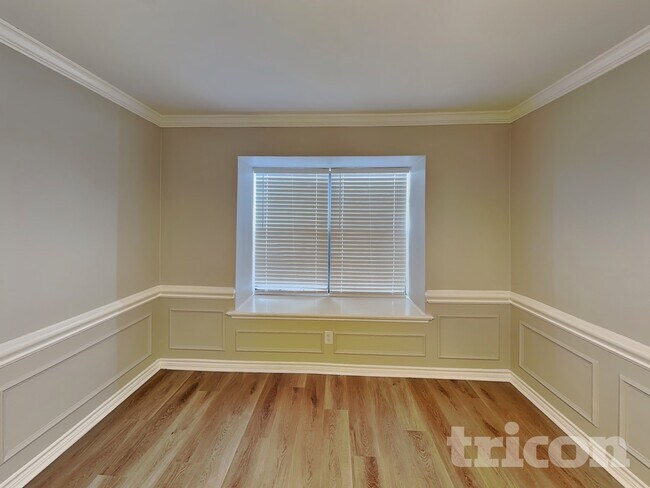 Foto del edificio - 2124 Glenn Ln