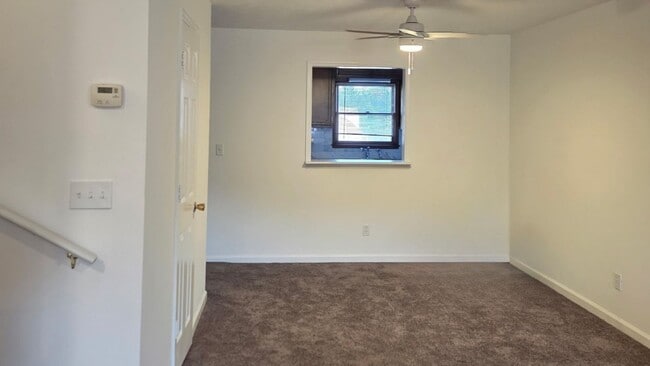 Building Photo - 905 Park Pl NE