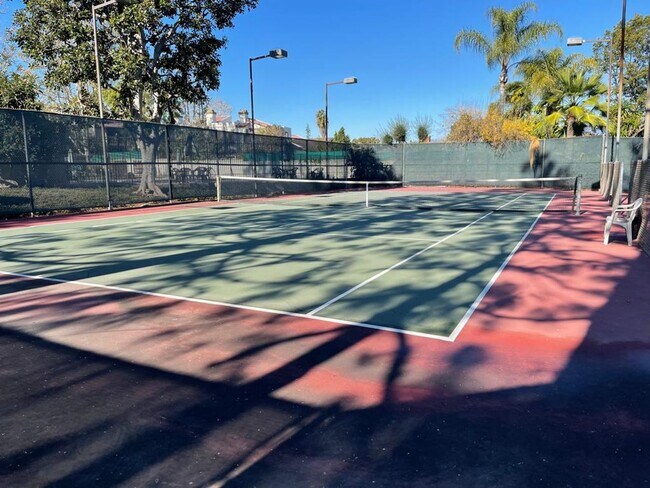 Foto del edificio - Furnished Tri-Level Townhome | 3BR/3BA | P...