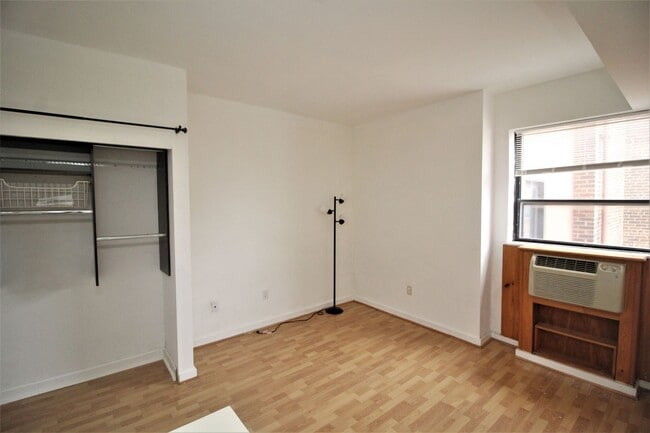 Building Photo - Cozy Mt Vernon Efficiency Studio w/ W/D in...