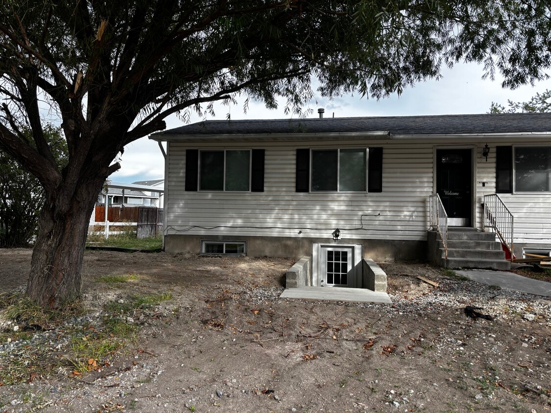 Primary Photo - 1295 Riverview Dr