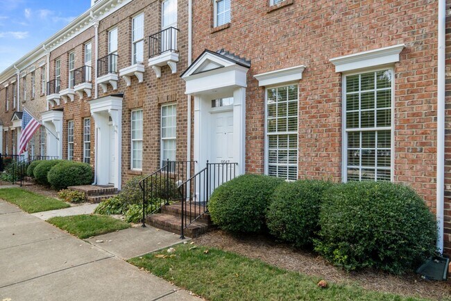 Building Photo - Charleston Style full brick townhome in th...