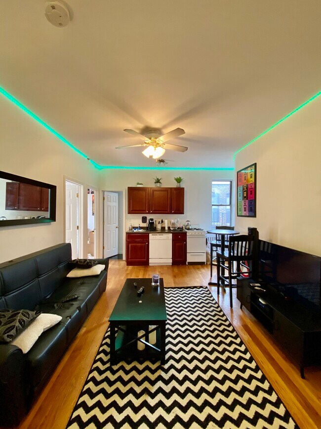 Foto del edificio - 54 Westland Ave