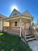 Building Photo - 923 Ave I