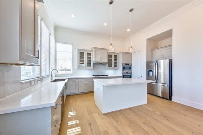 Foto del edificio - 3403 Timbergrove Oaks St
