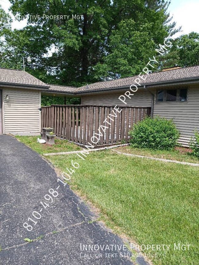 Building Photo - 3 Bedroom, 2 bath large lot and 2.5 car ga...