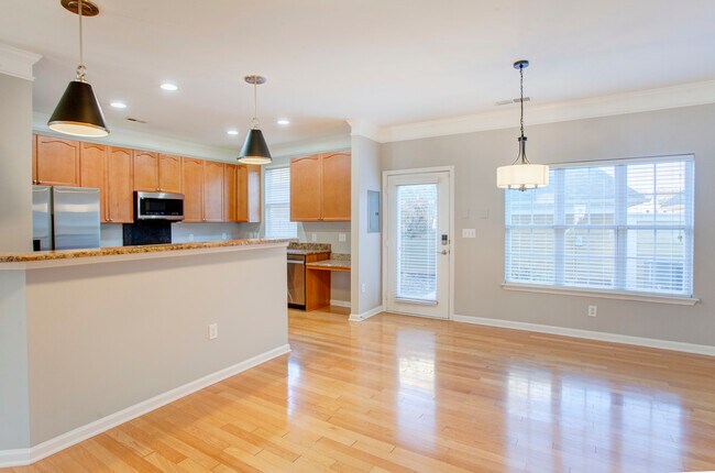 Building Photo - 1047 Central Park Cir