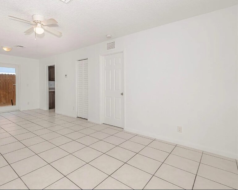 Foto del edificio - 1300 NW 7th Ave