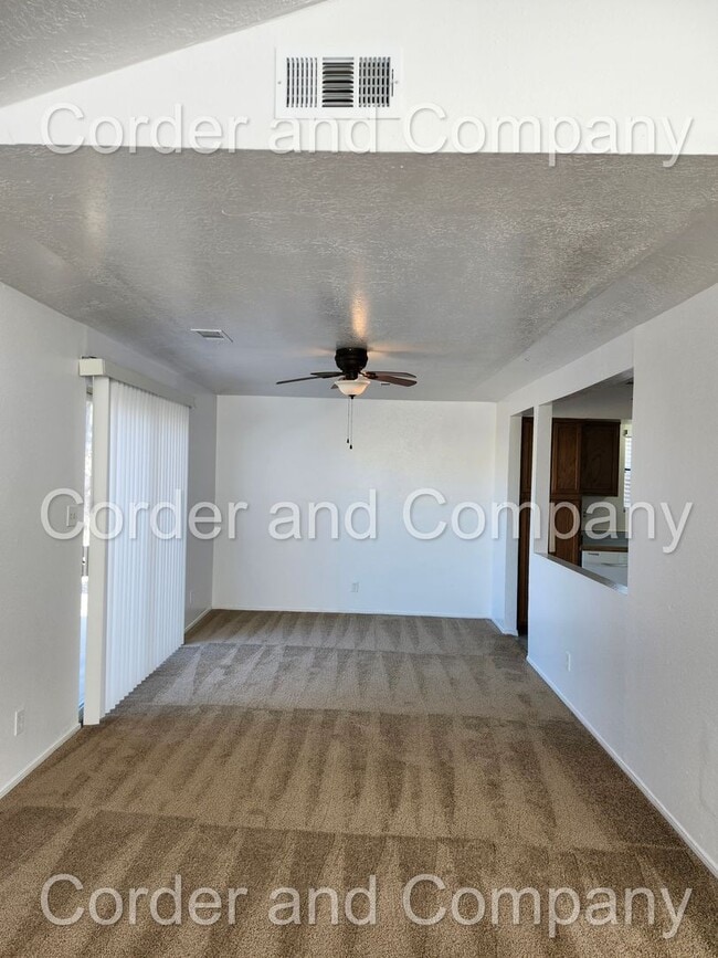 Building Photo - COMING SOON Nice 3 Bedroom, 1 3/4 Bathroom, 2 Car Garage and 1,452 Sq Ft. Home in Western Hills, ...