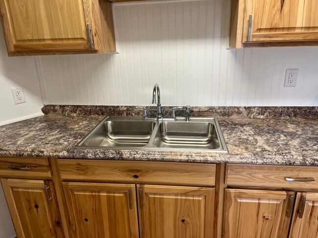 Foto del edificio - 305 N Main St