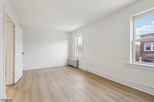 Foto del edificio - 66 N Washington Ave