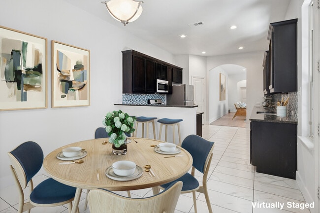 Building Photo - 5011 Manett St