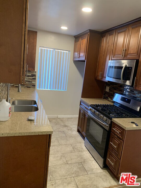 Foto del edificio - 1522 Dixon St