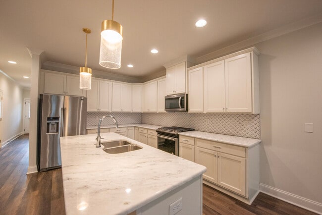 Building Photo - 517 Cloverdale Dr