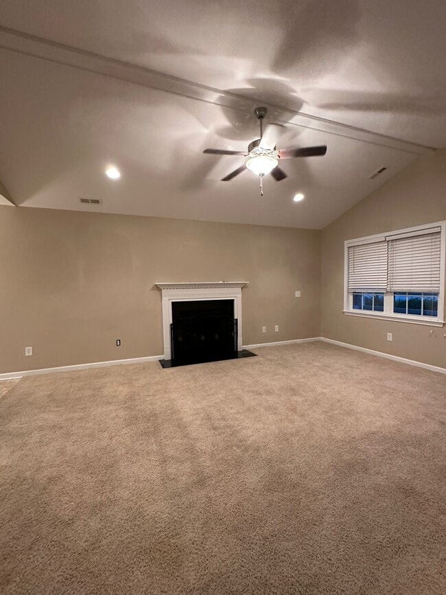 Building Photo - 2401 Westover Ln