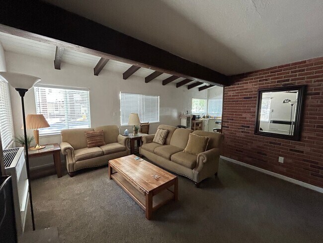 Building Photo - 2577