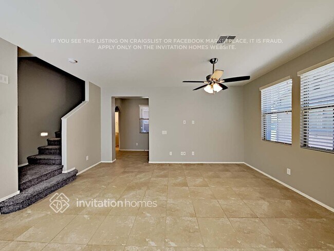 Building Photo - 225 N Sandal