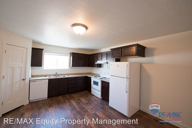 Building Photo - 3 br, 2.5 bath House - 14394 S Firgrove Way