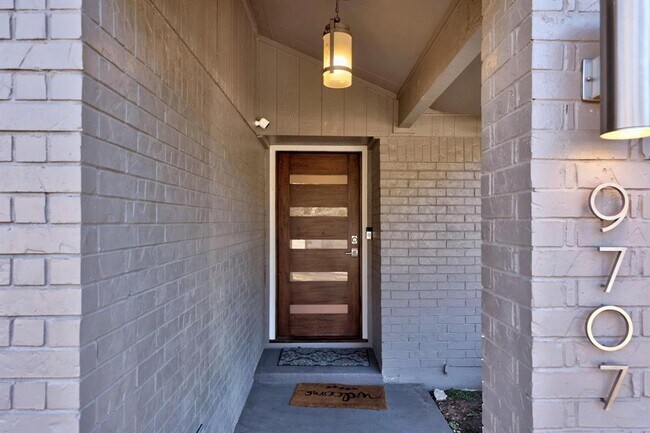 Foto del edificio - 9707 Bordeaux Ln