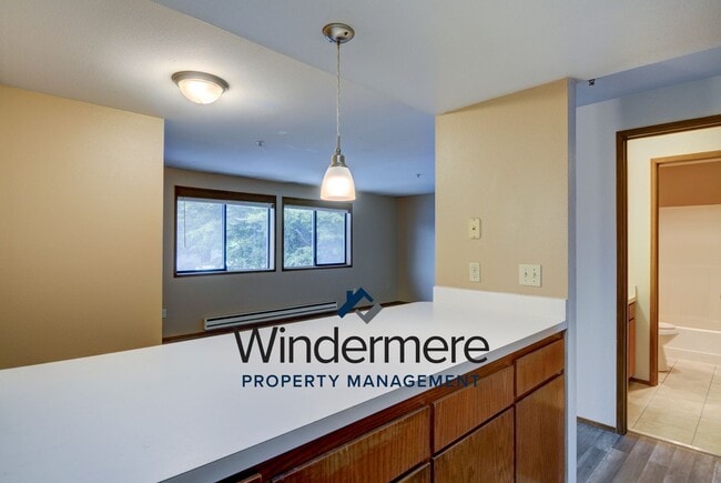 Building Photo - 1235 SE 4th Ave