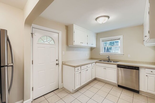 Building Photo - 16855 Sayre Ave