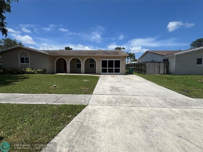 Foto del edificio - 7975 NW 8th St