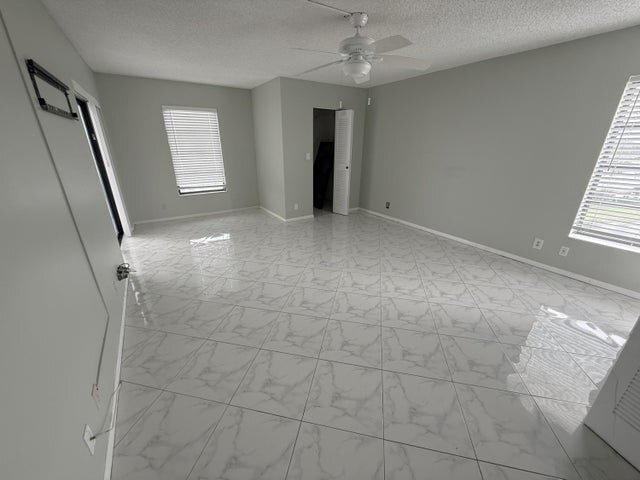 Building Photo - 7076 Huntington Ln